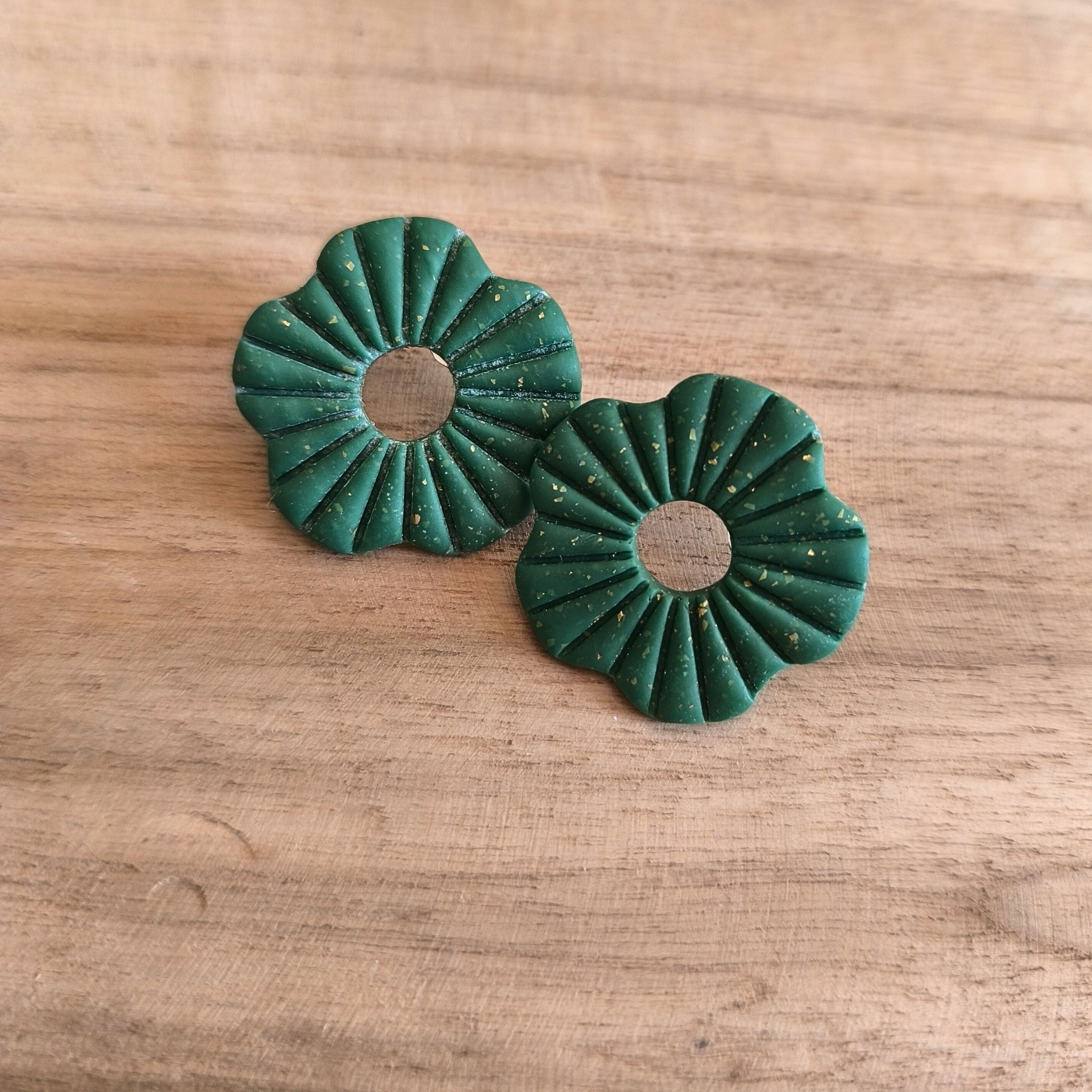 🌞 Puces d’oreilles Soléa – Fleurs striées