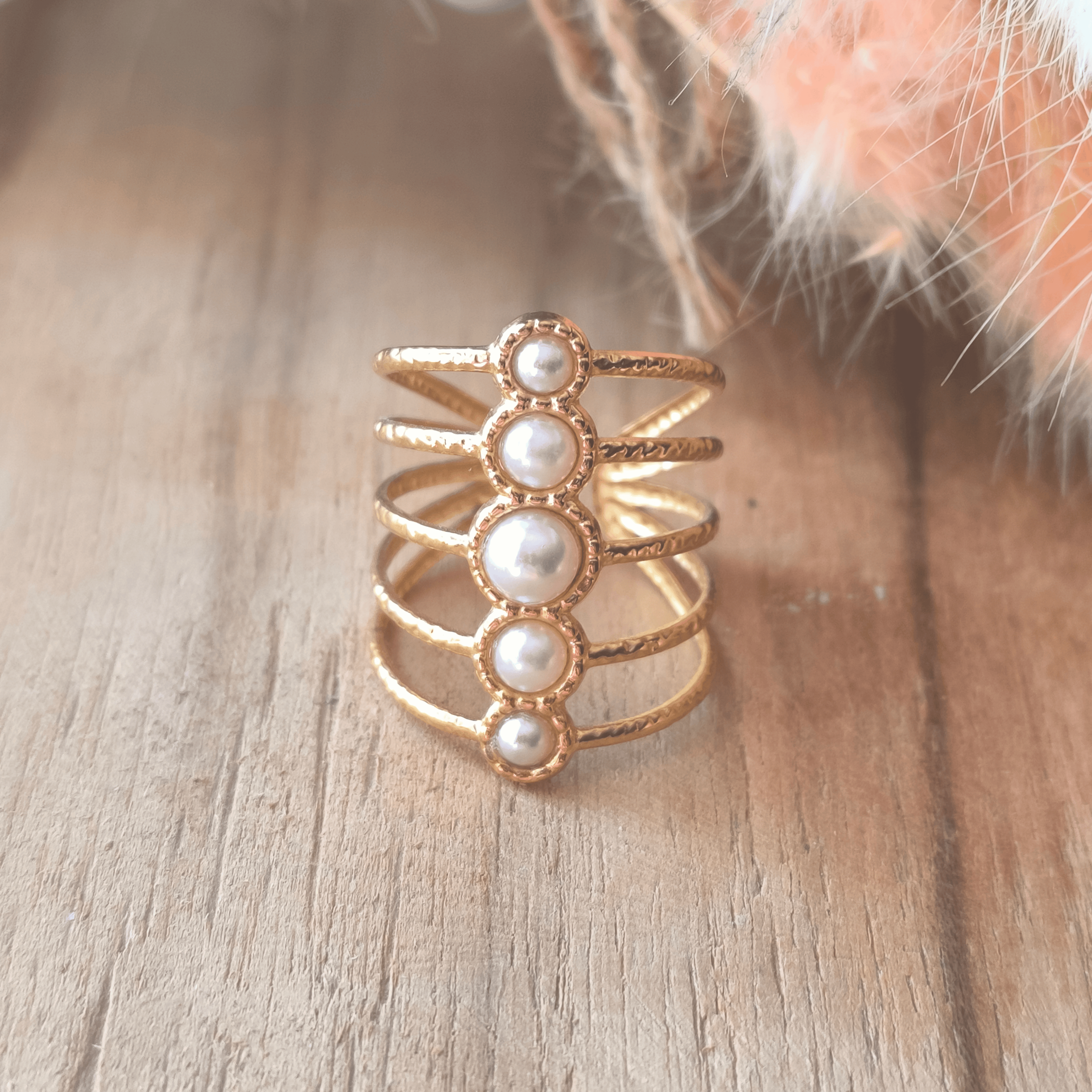 Bague réglable en acier inoxydable martelé & perles nacrées – Éléna