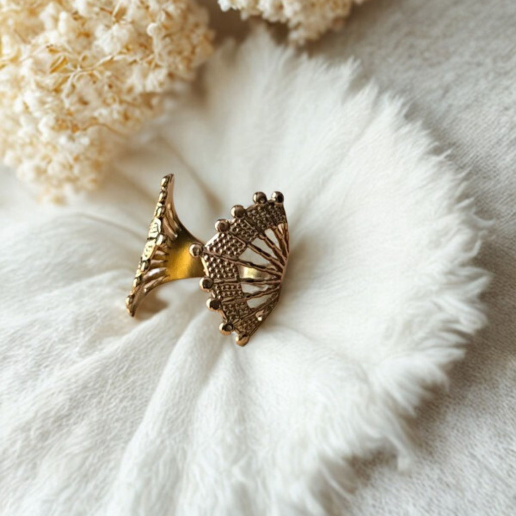 Bague Éventail Ajourée en Acier Inoxydable – Élégance et Raffinement