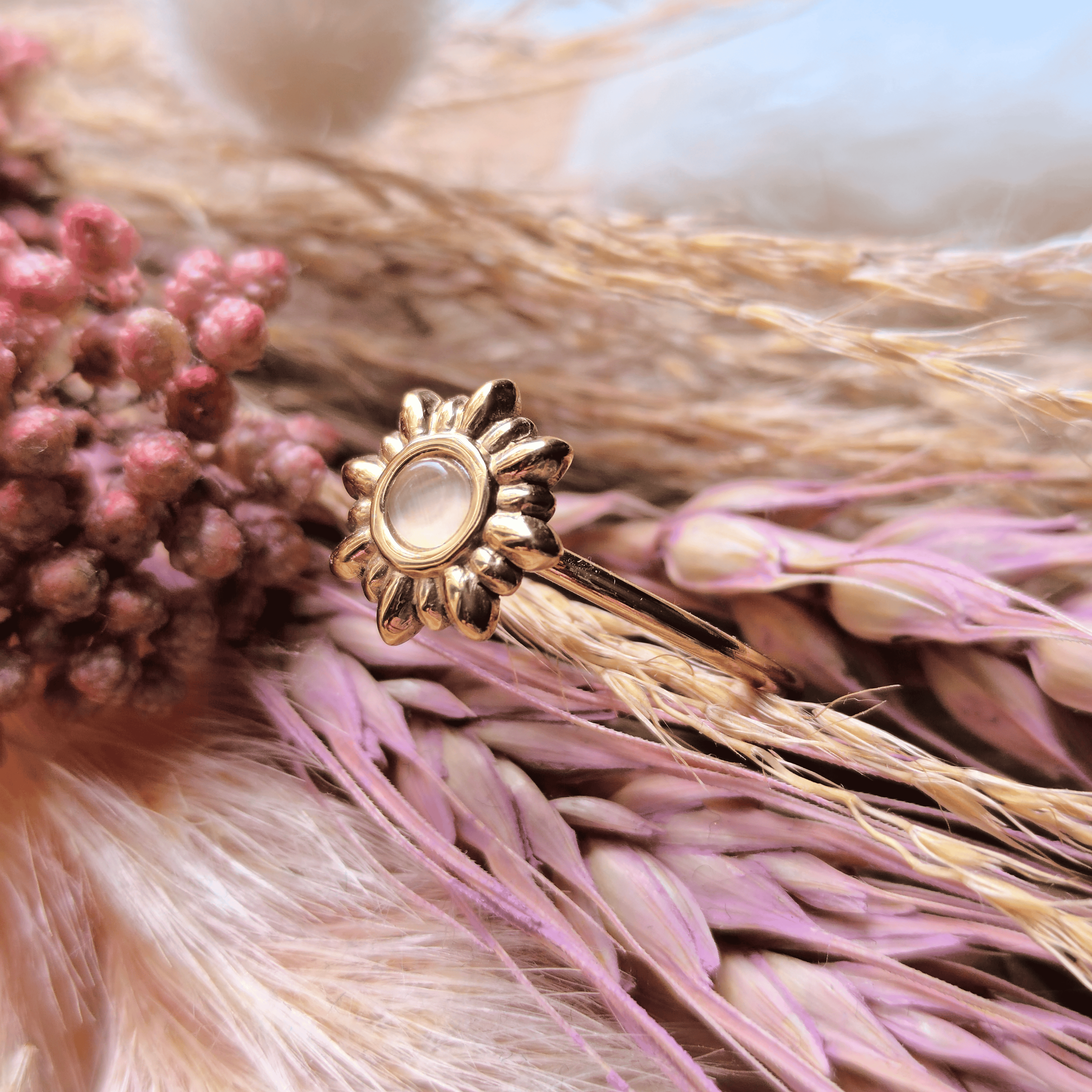 Bague fleur discrète avec perle