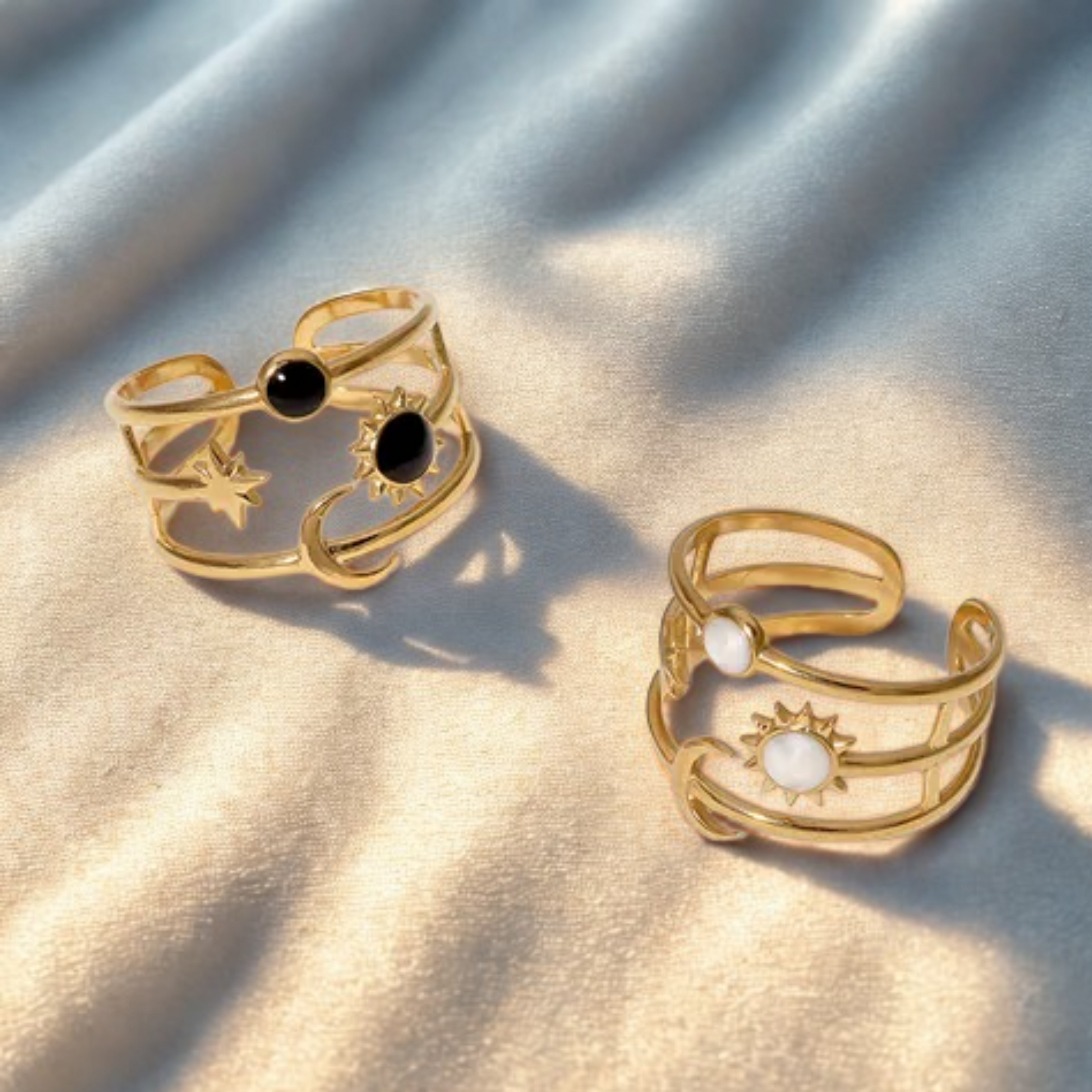 Bague 3 Rangs Dorée – Étoile, Soleil, Lune avec Détails Noirs ou Blanc