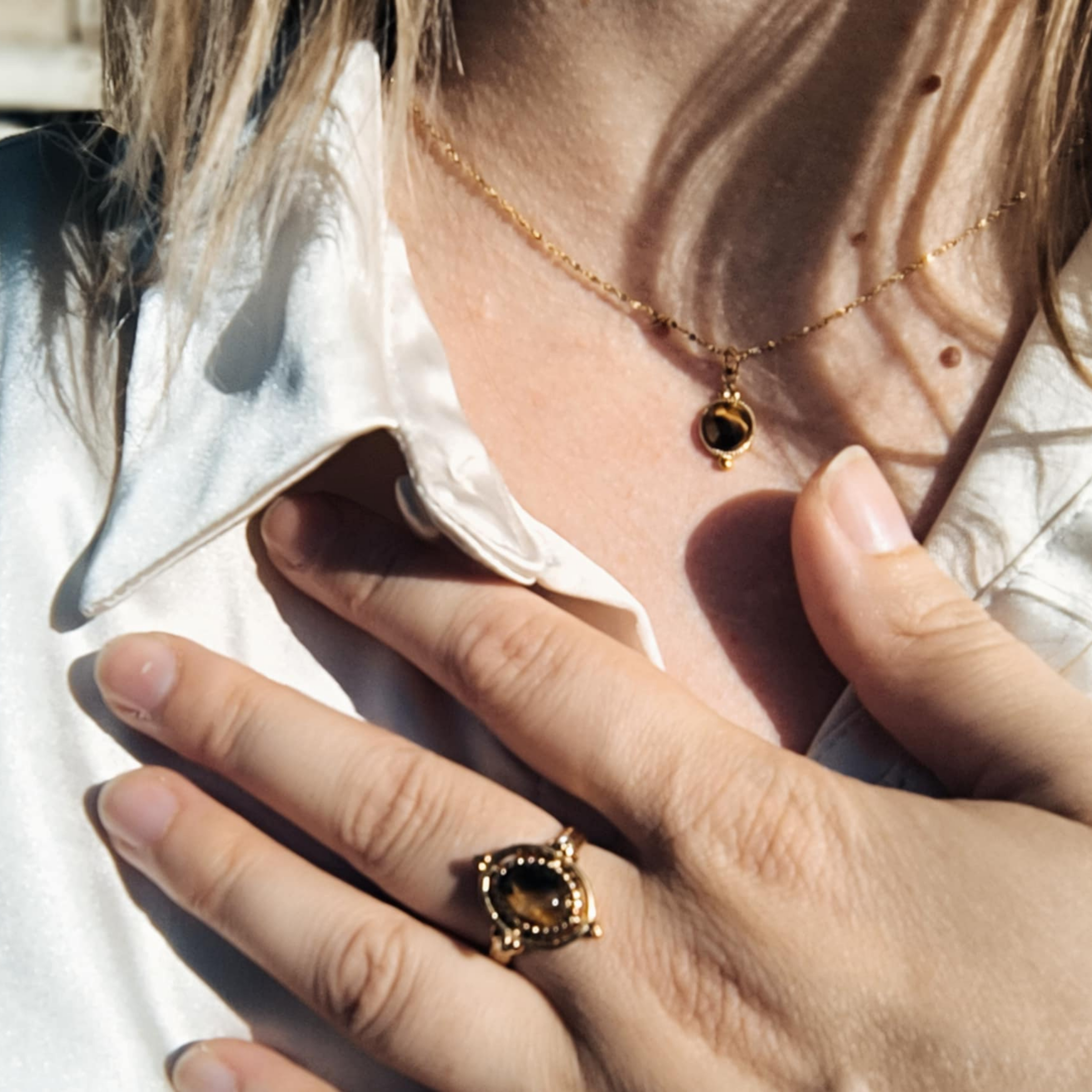 Bague réglable en acier inoxydable doré avec pierre naturelle œil de tigre