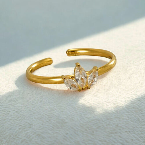 Bague 3 pétales en zircons – Acier inoxydable doré réglable