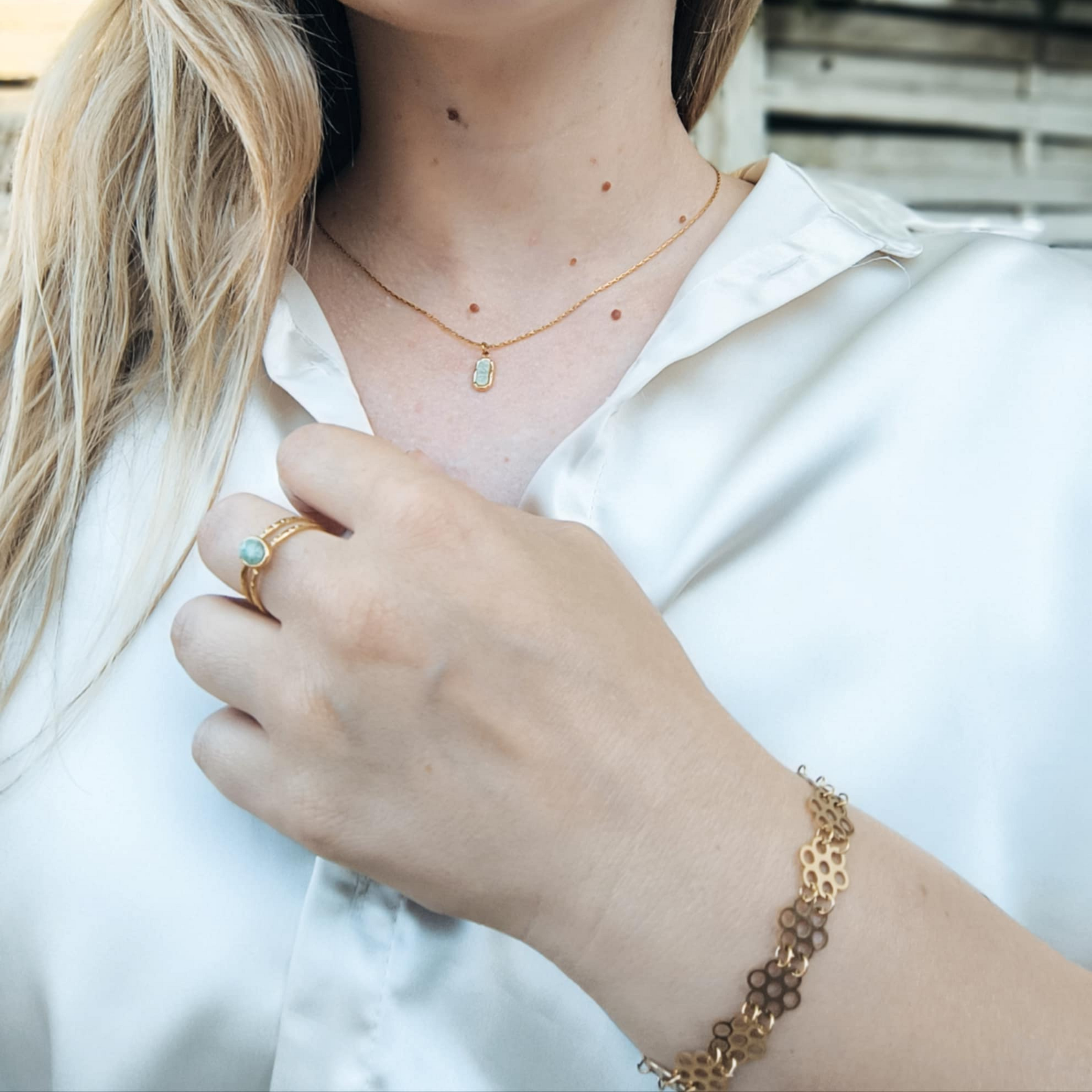 Bracelet acier inoxydable ajouré fleurs – Motif ruche abeille tendance