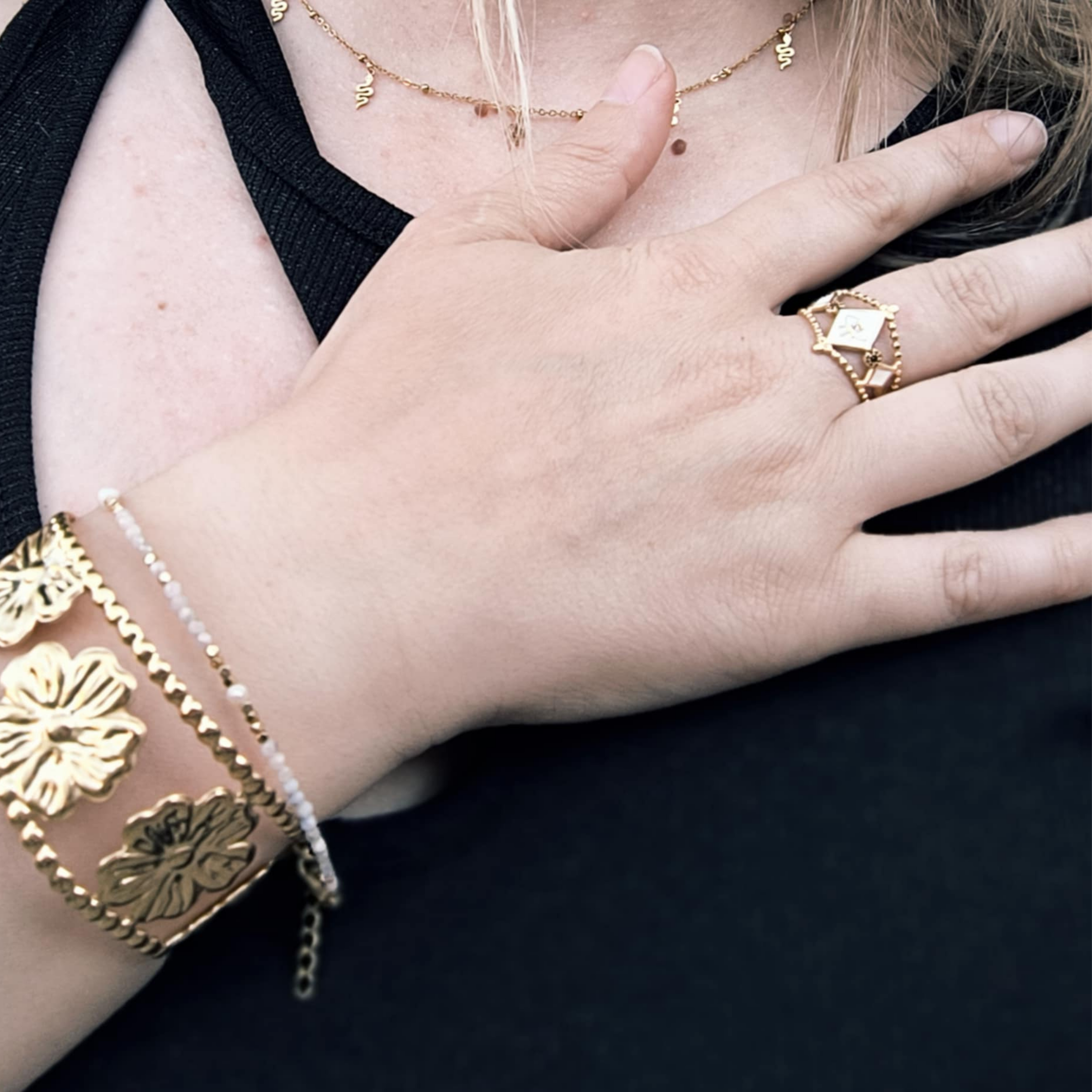 Bague dorée réglable en acier inoxydable – Œil blanc & triangles émaillés avec zircon