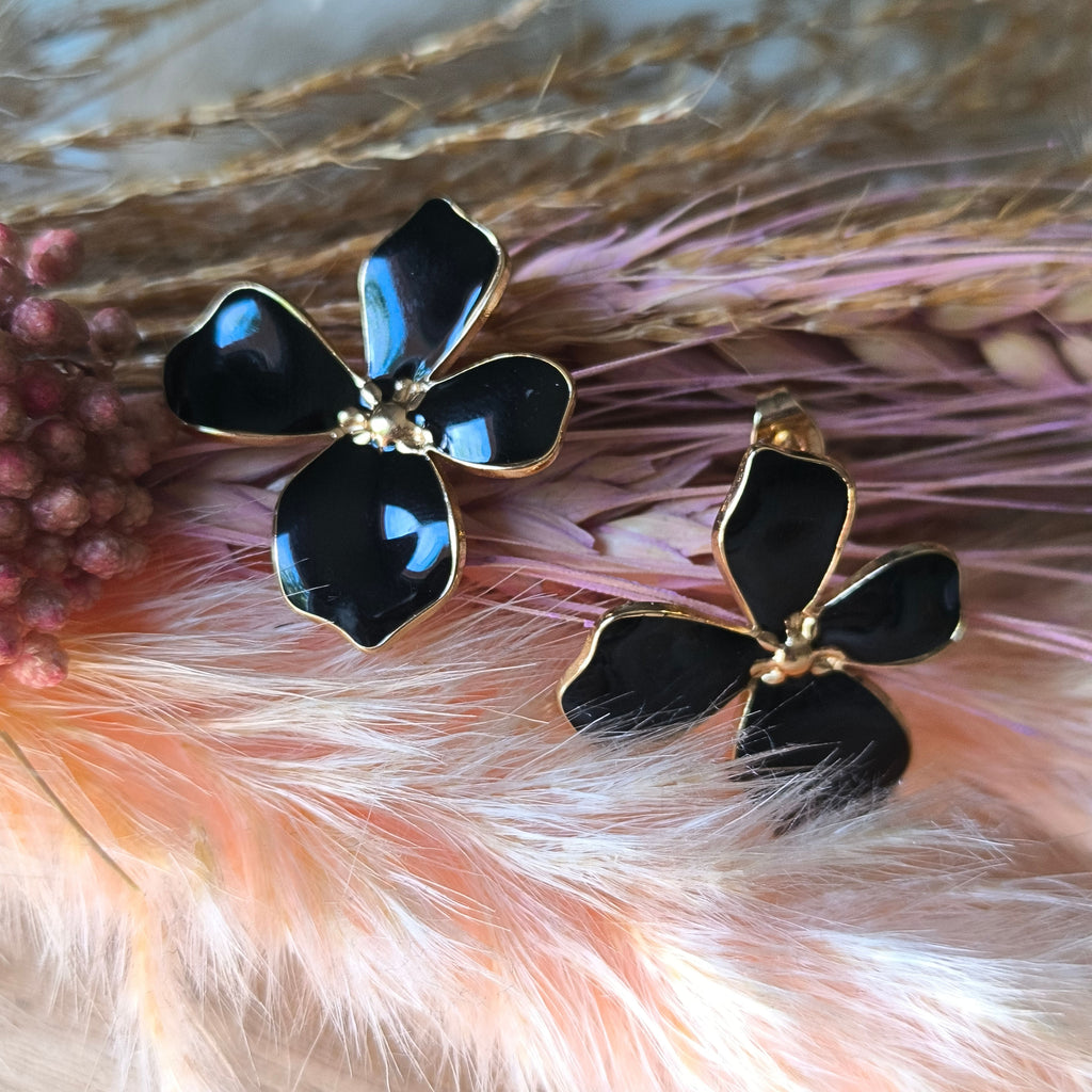 Boucles d’oreilles fleur rose blanche ou noire