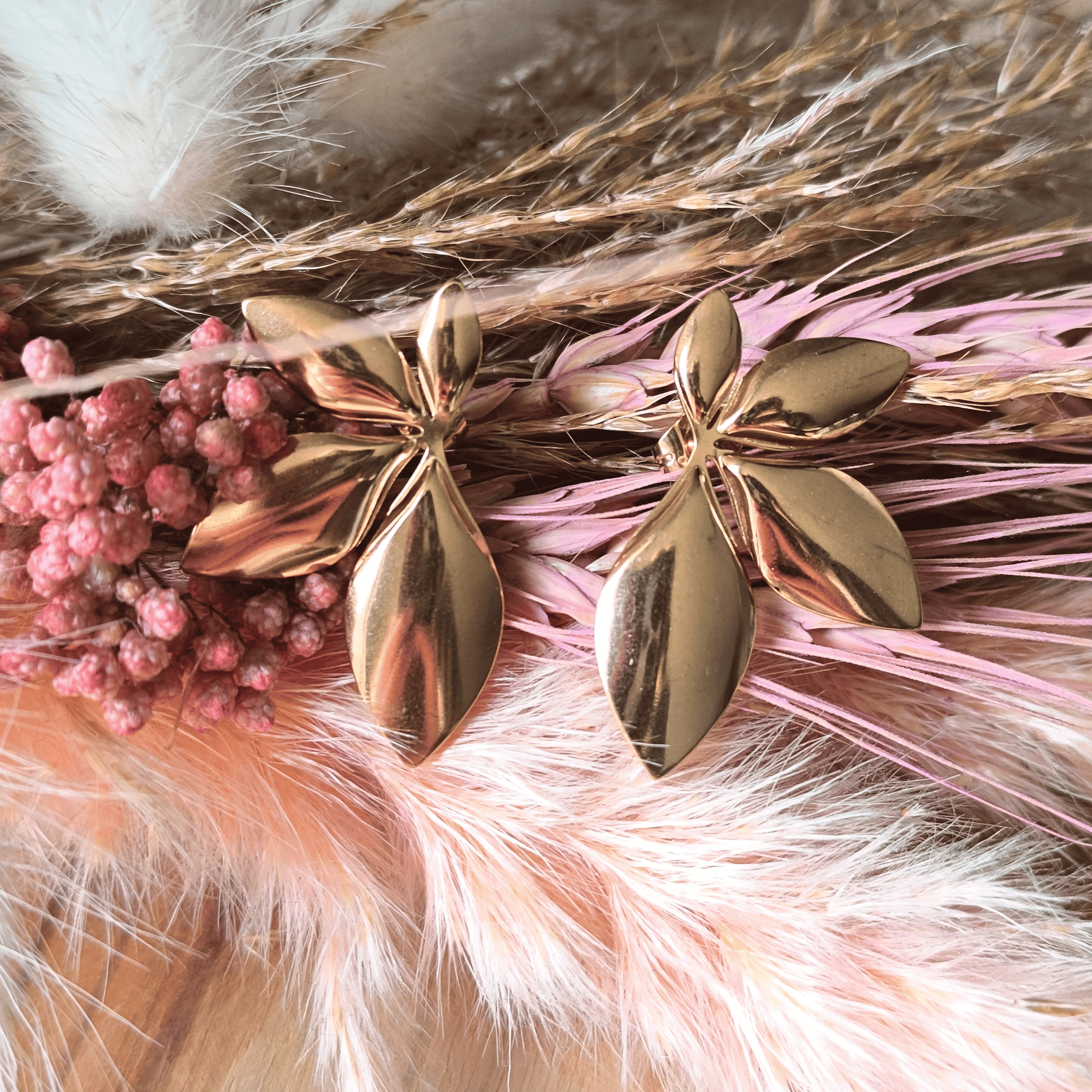 Boucles d’Oreilles Demi-Fleur en Acier Inoxydable – Argenté ou Doré