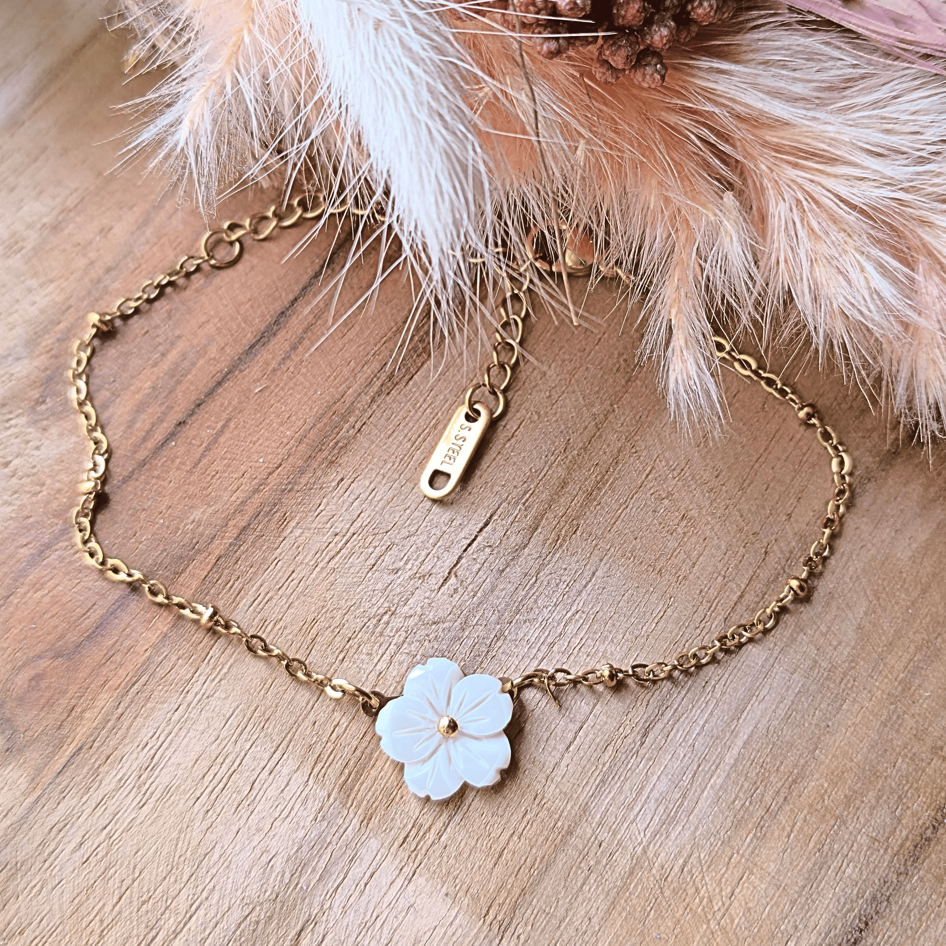 Bracelet fleur en nacre naturelle