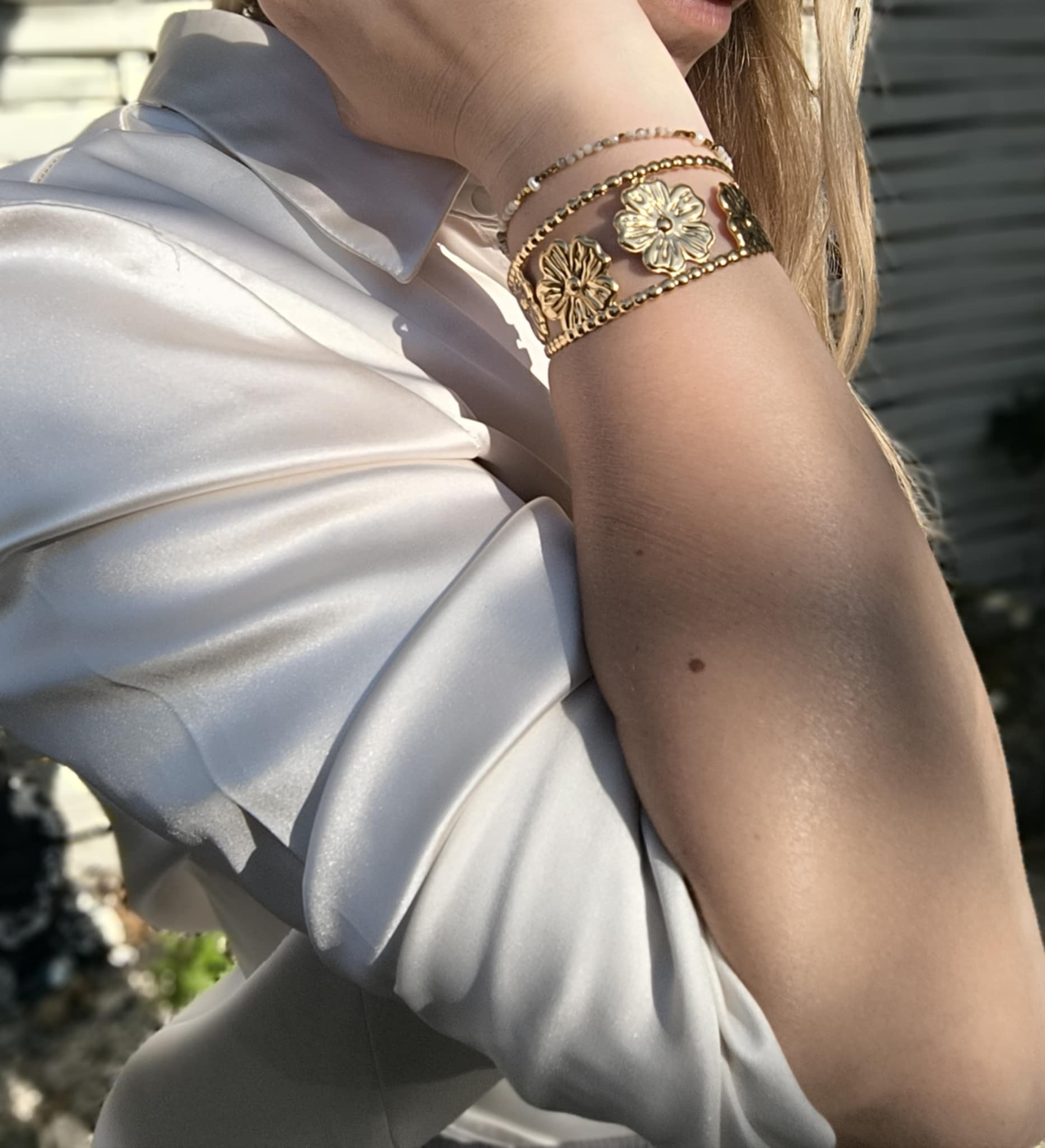 Bracelet jonc doré réglable en acier inoxydable – Ajouré à fleurs sculptées