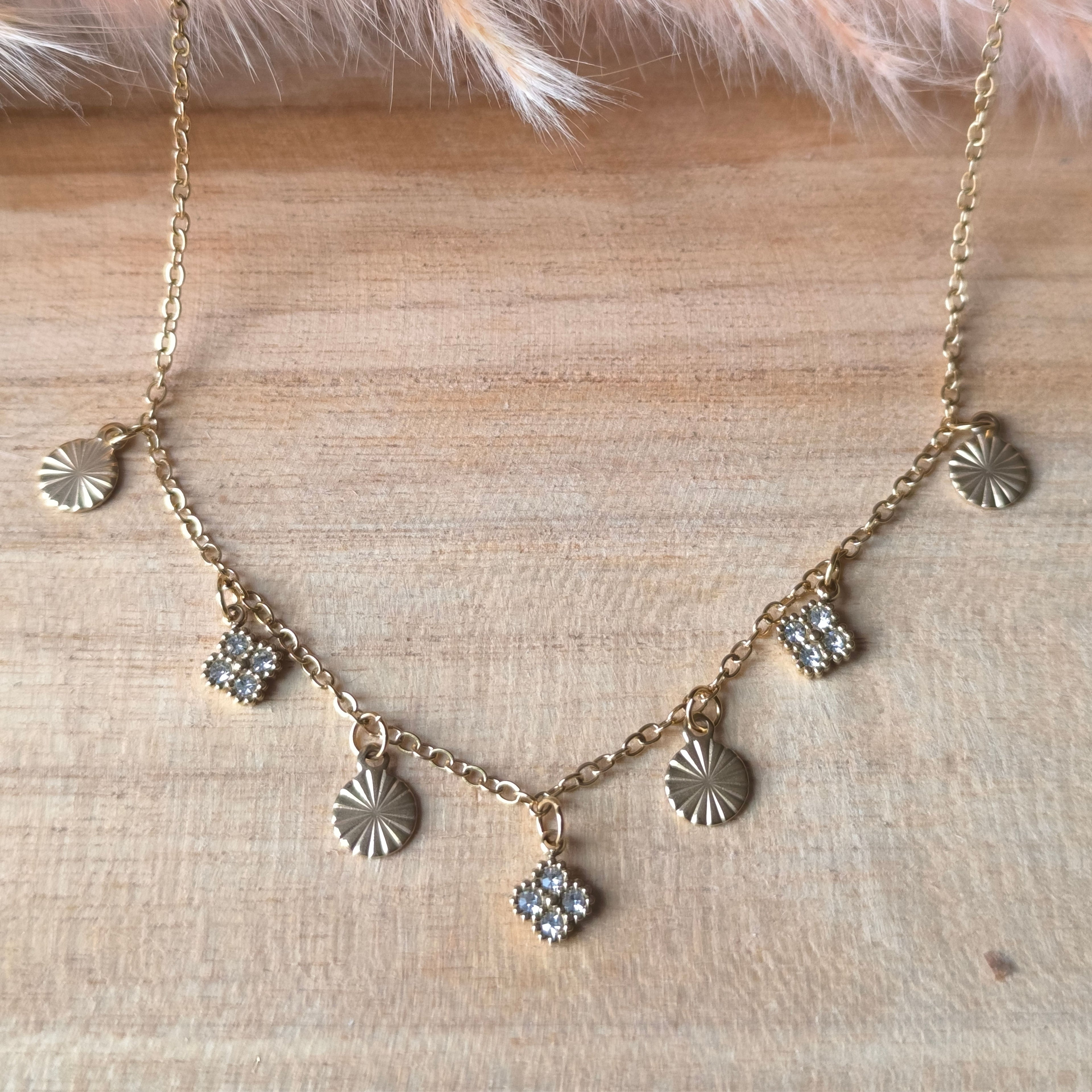 Collier en acier inoxydable avec pampilles élégantes