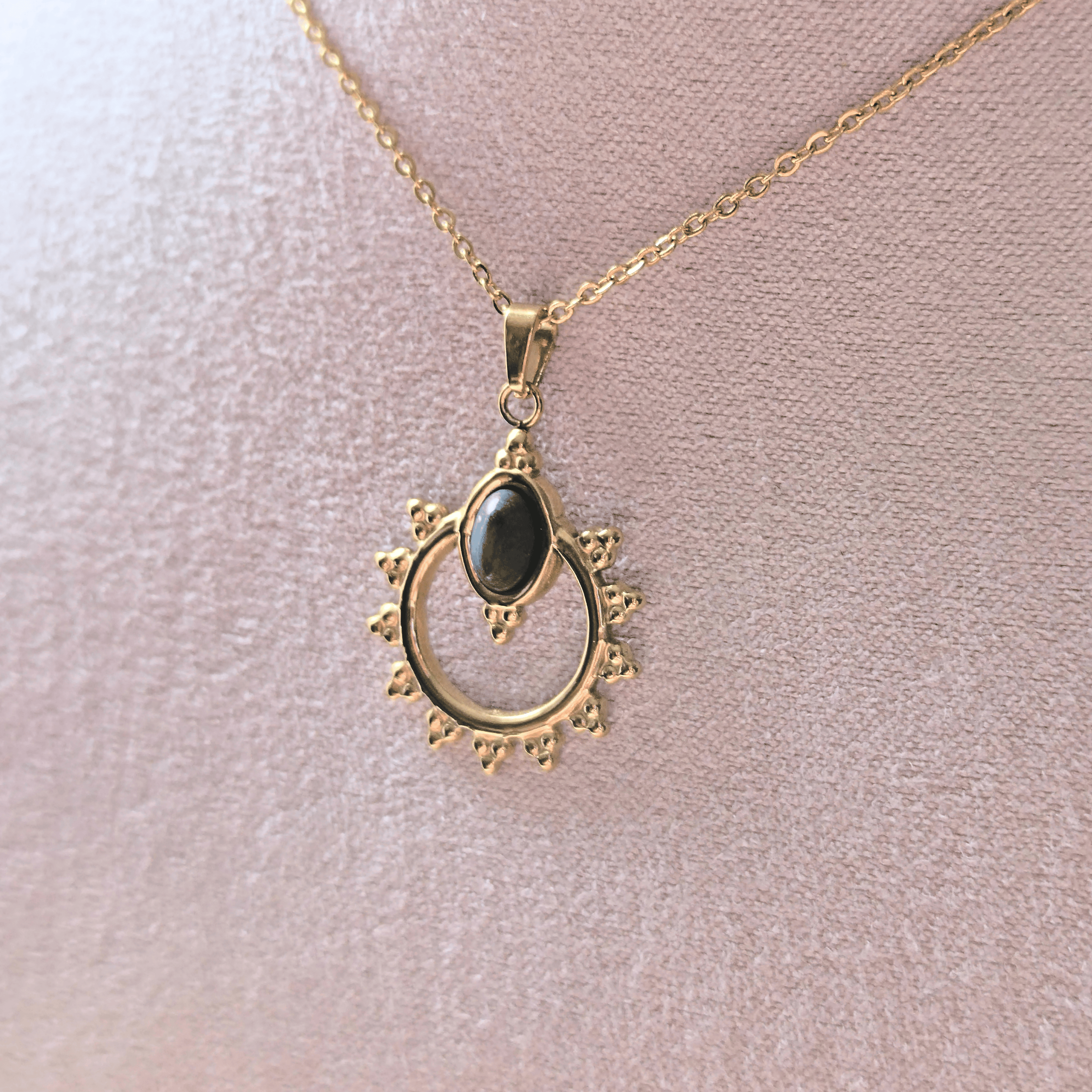 Collier Pierre centrale