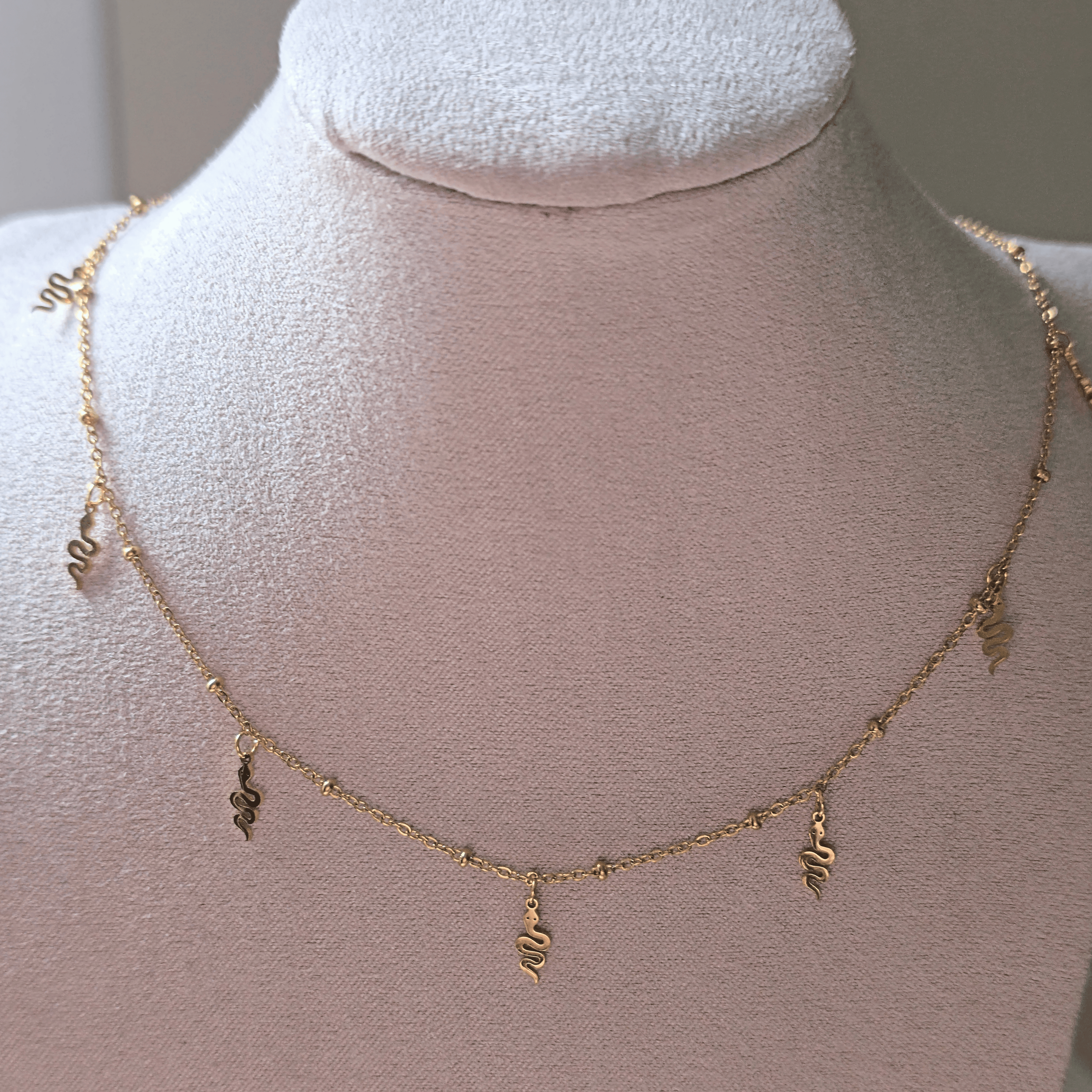 Collier chaîne courte en acier inoxydable – Breloques serpent tendance
