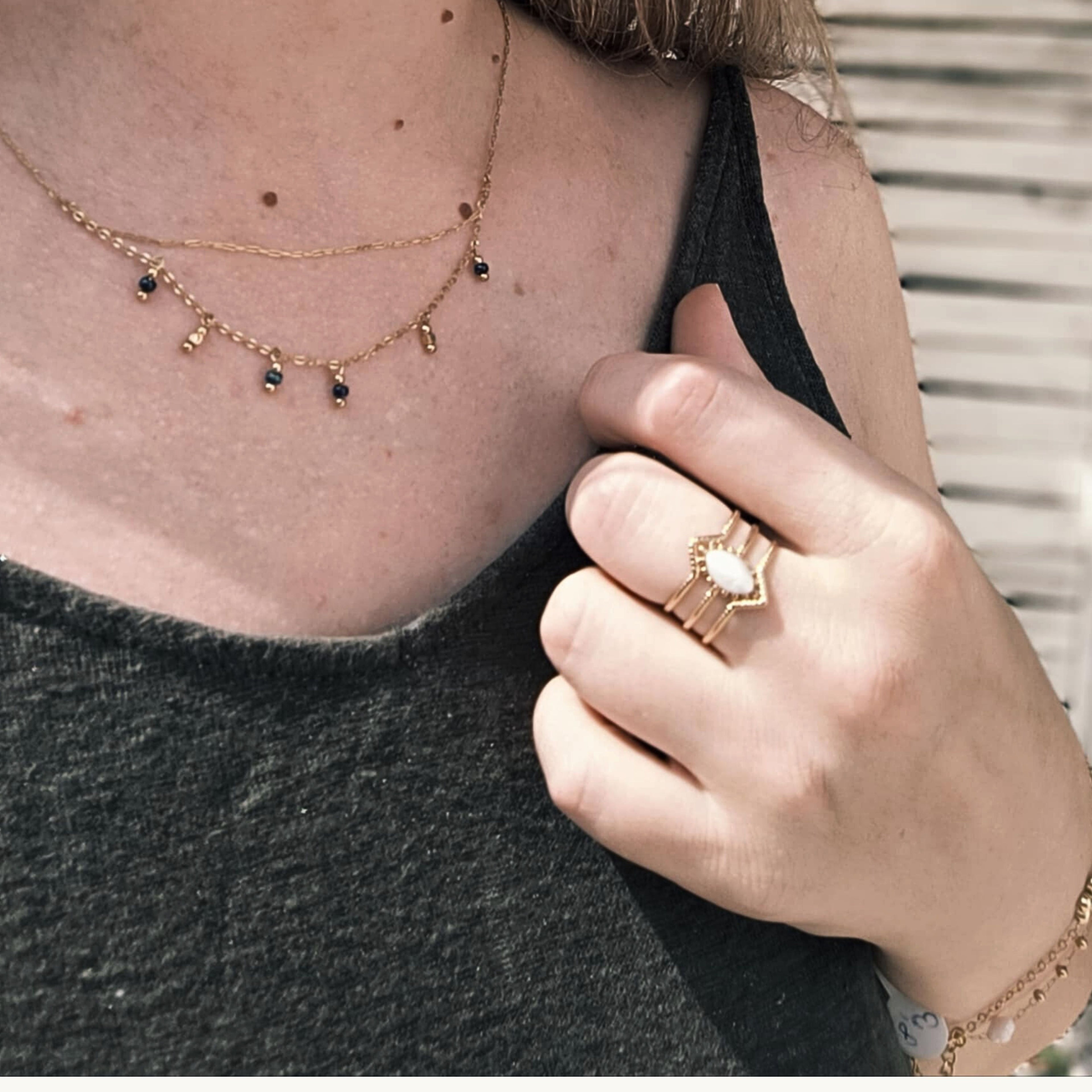 Collier Court Double Chaîne – Acier Inoxydable & Perles d’Apatite Naturelle