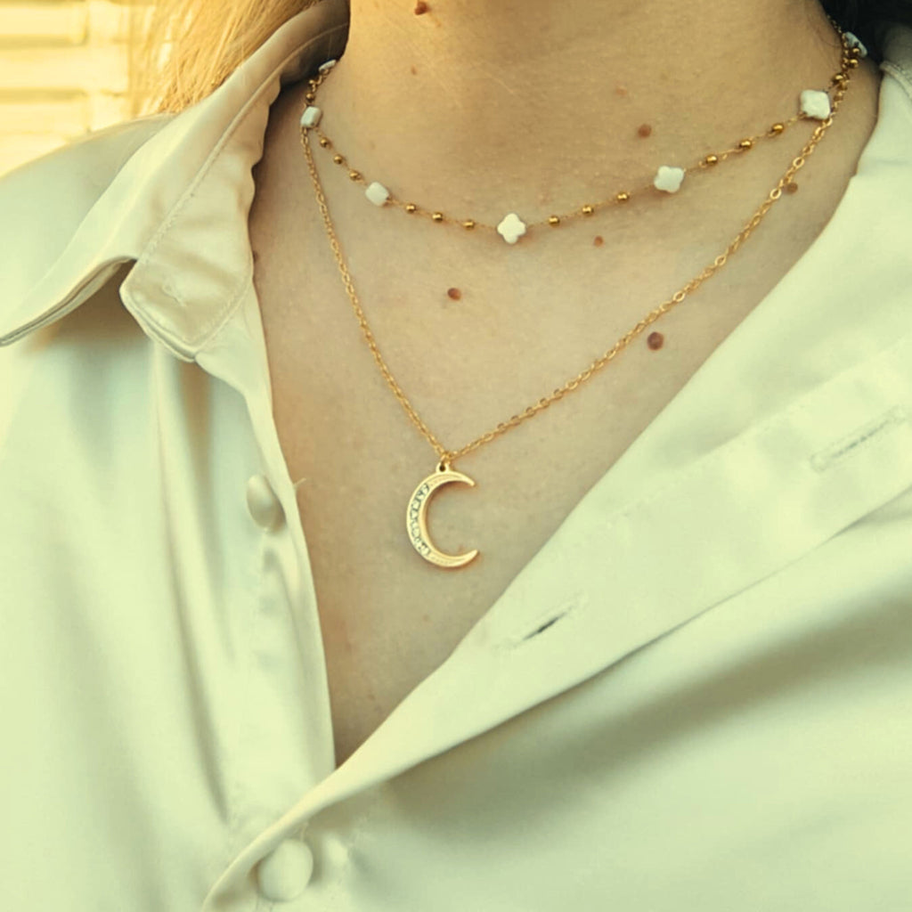 Collier en Acier Inoxydable Doré – Pendentif Lune & Détails Zircons