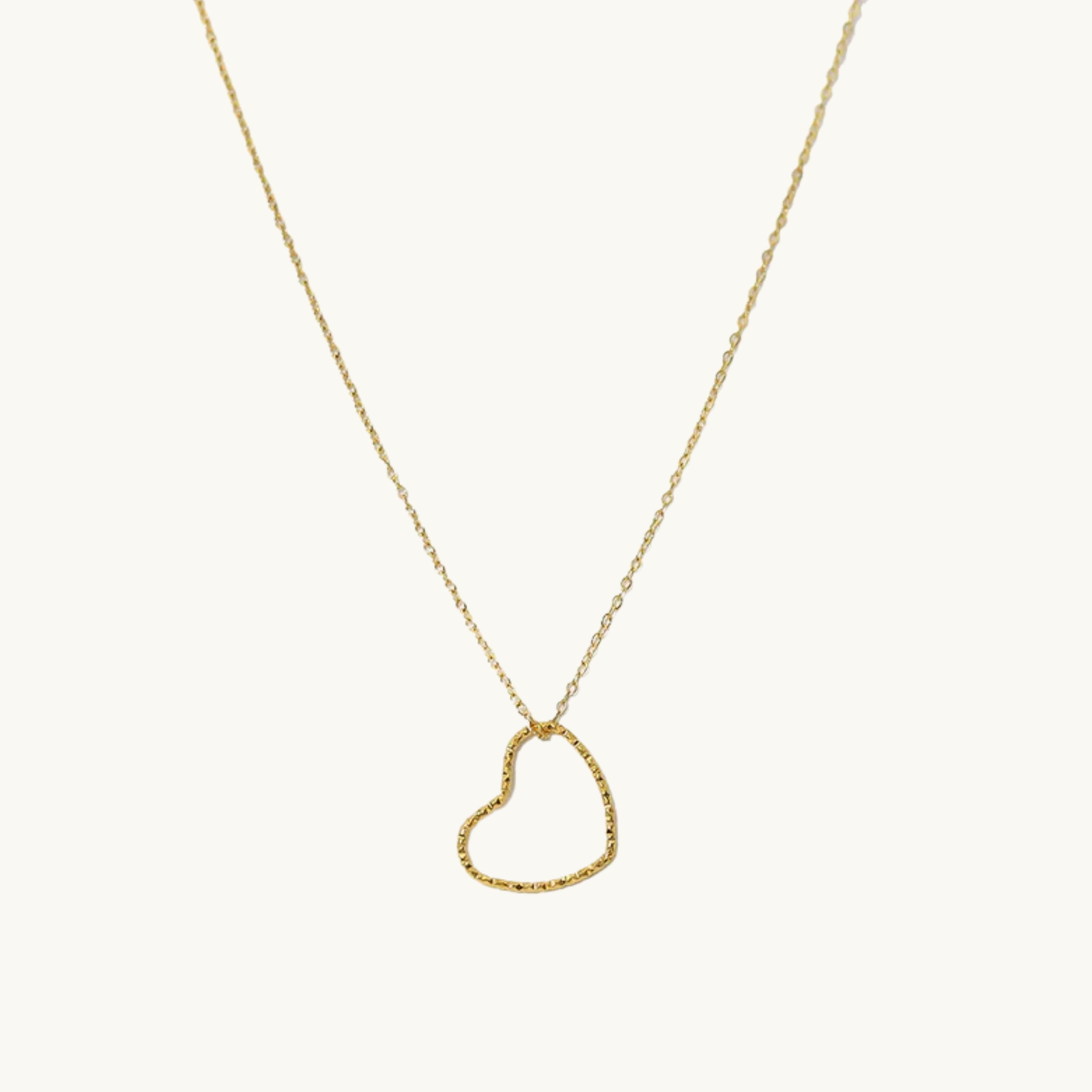 Collier Cœur Creux Martelé – Acier Inoxydable Fin & Élégant