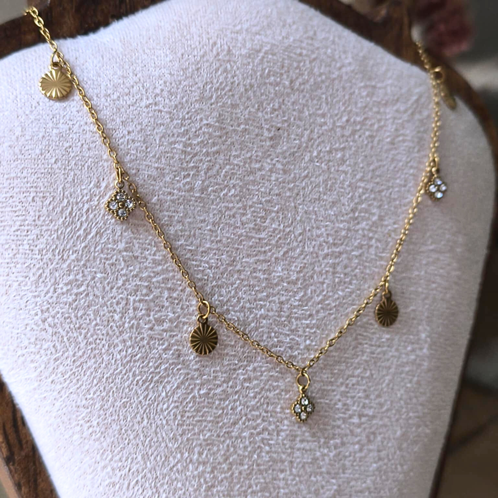 Collier en acier inoxydable avec pampilles élégantes