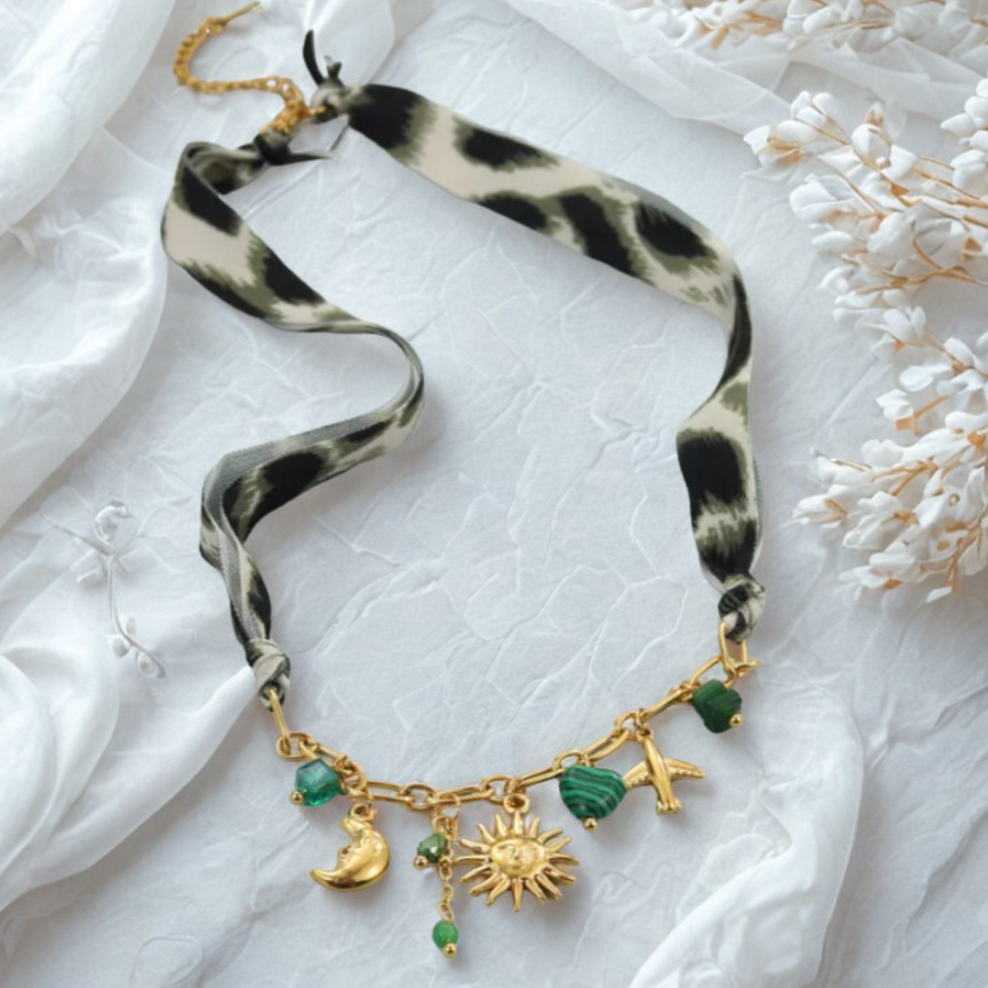 Collier foulard en acier inoxydable – breloques soleil, lune et verte