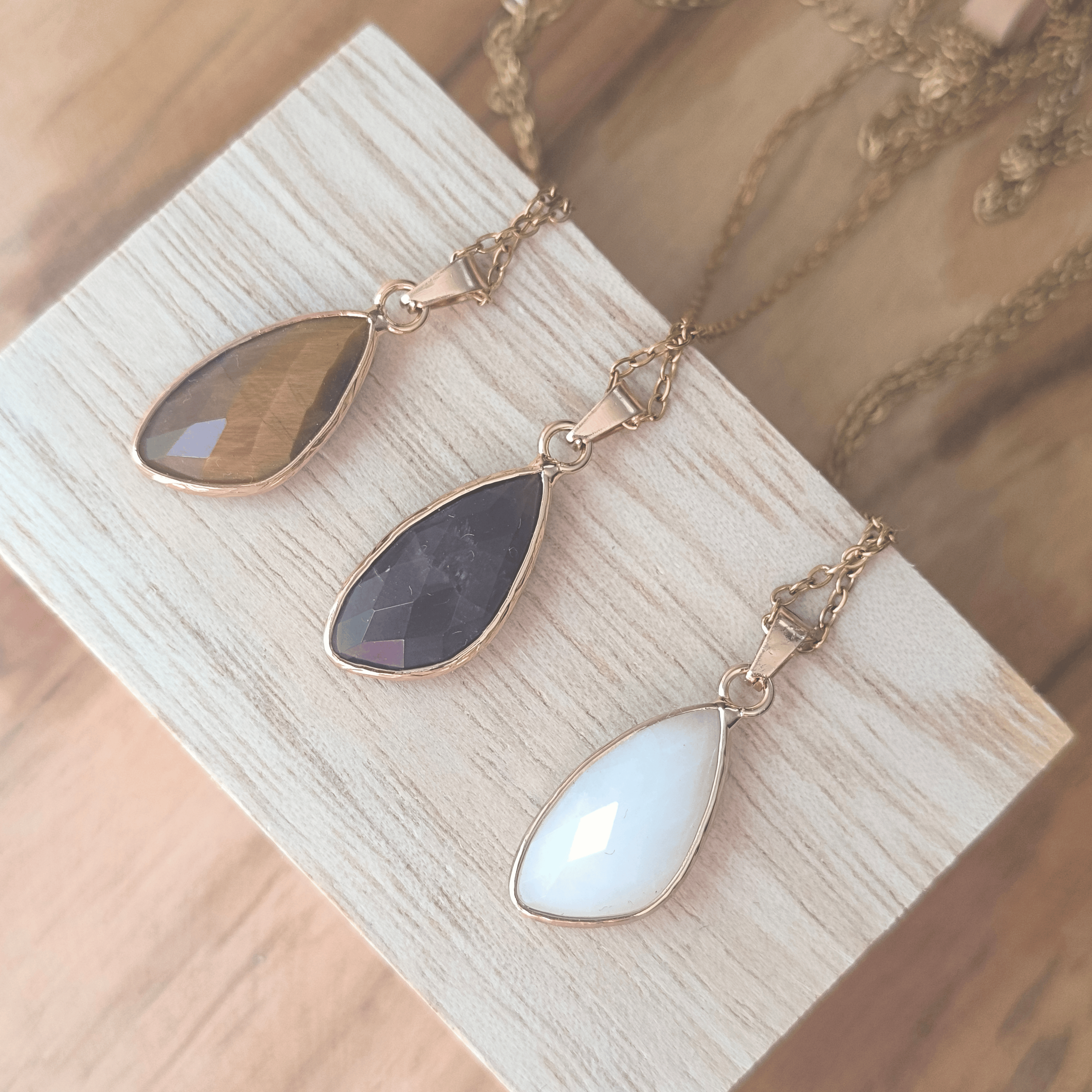 Collier Pierre Naturelle – Œil de Tigre, Améthyste ou Jade Blanc