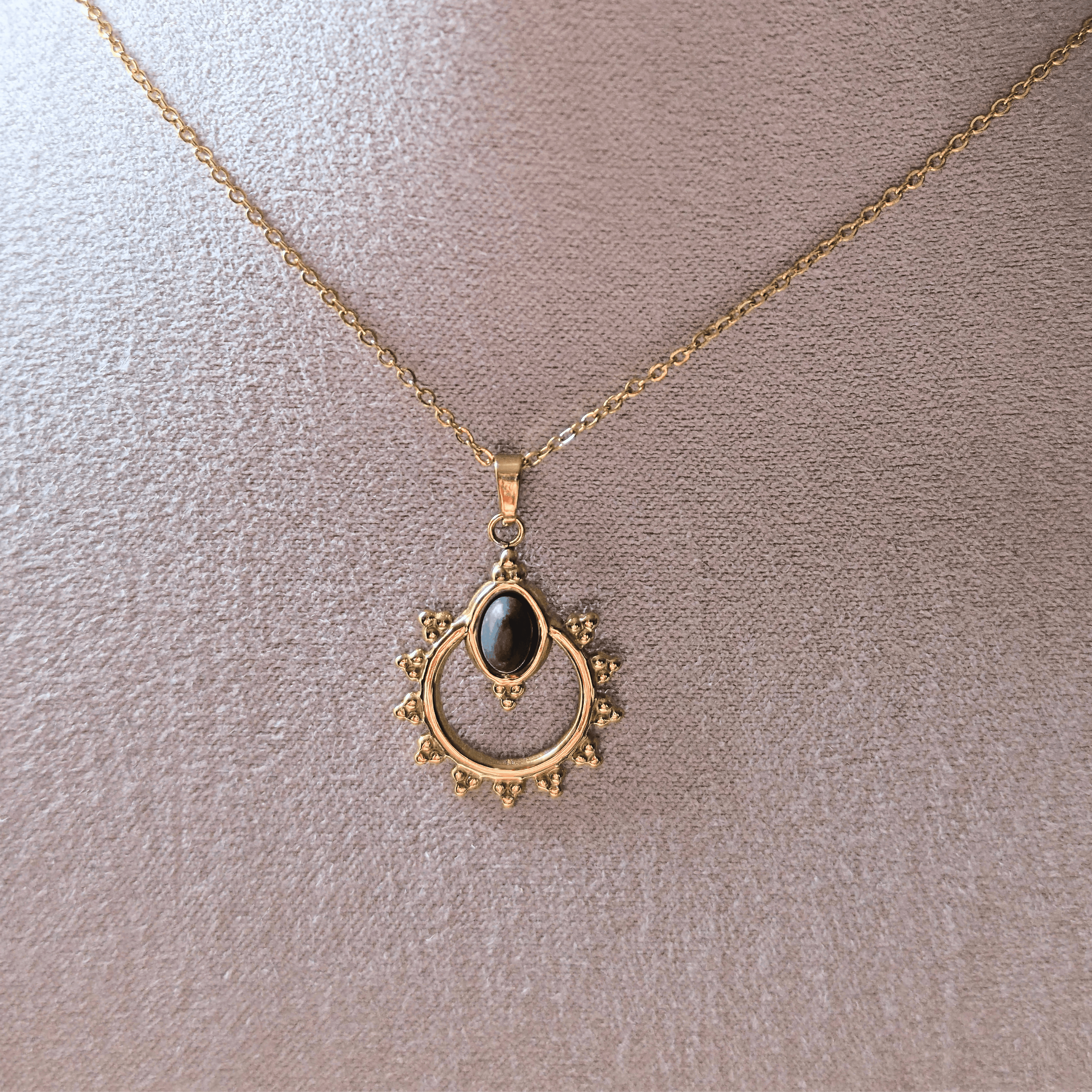 Collier Pierre centrale