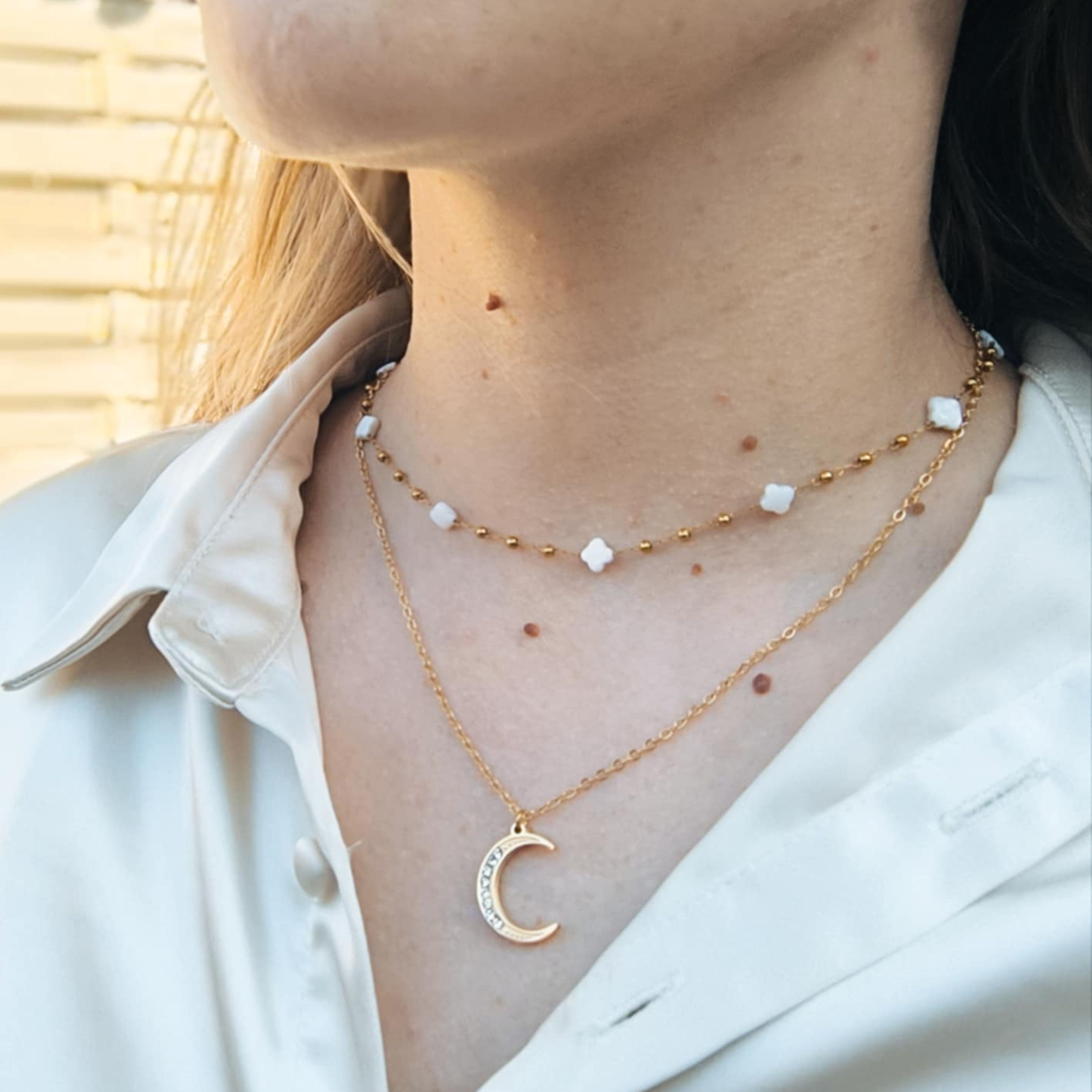 Collier Court Doré en Acier Inoxydable avec Perles en Nacre