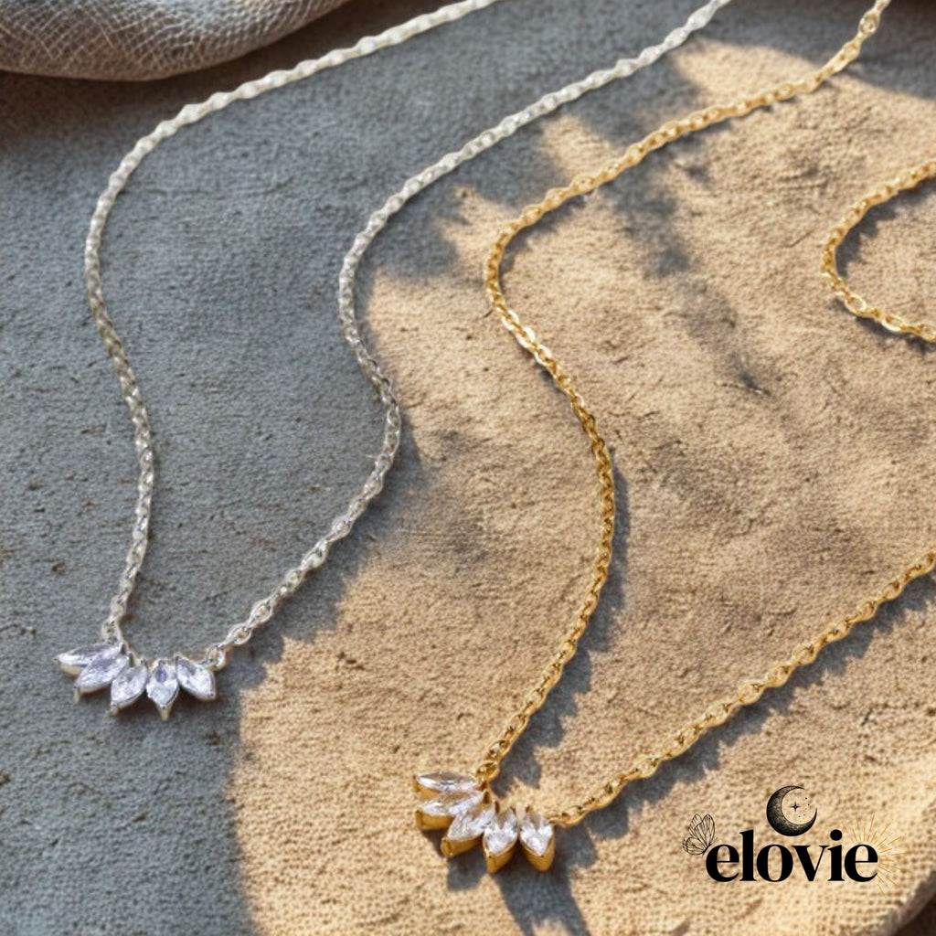 Collier fin en acier inoxydable – 5 pétales de zircons doré ou argenté