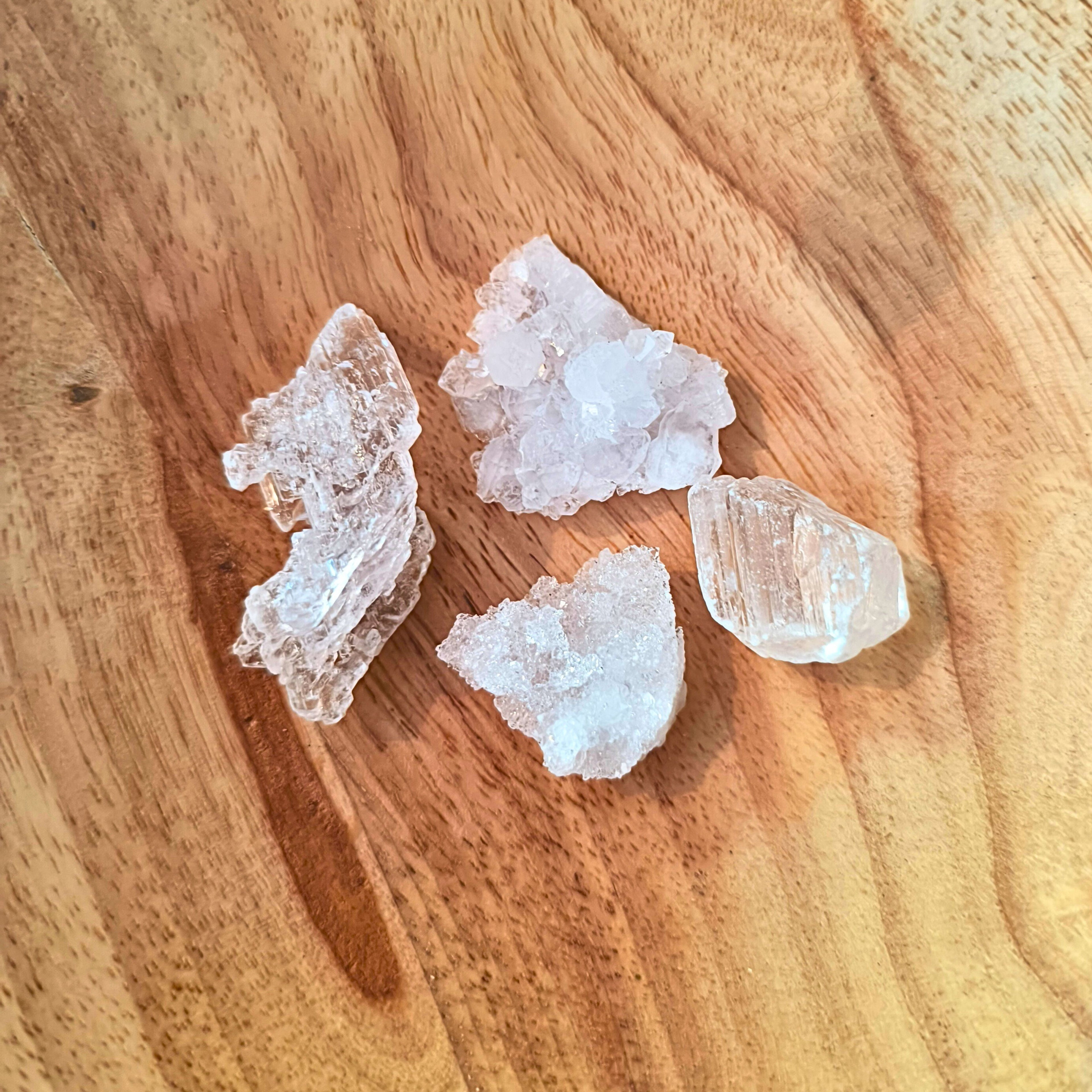 🌸 Fleurs de Cristal de Roche – Pierre Naturelle