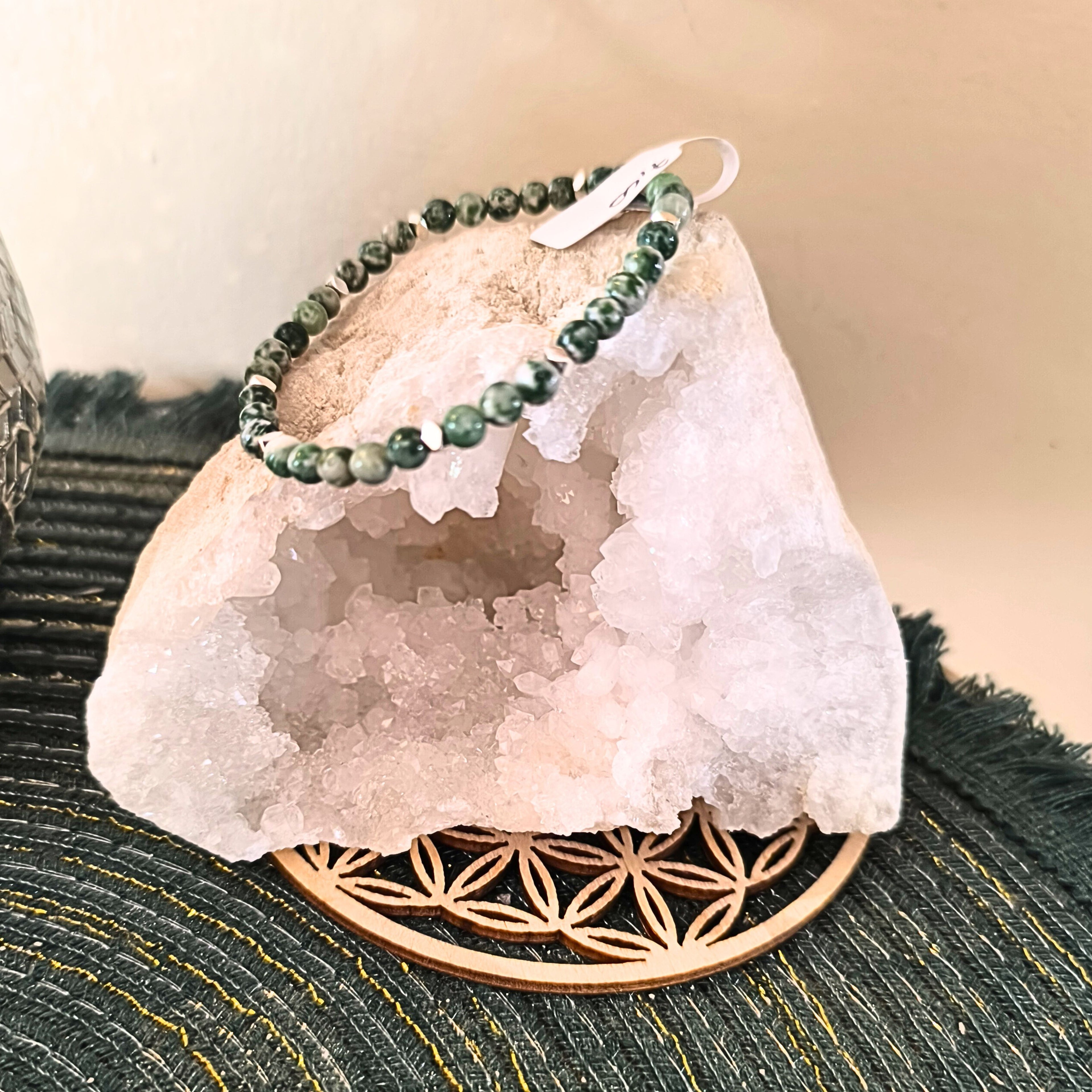 🔮Géode en Cristal de Roche – 500 g – 10,5 x 9,5 x 7,5 cm