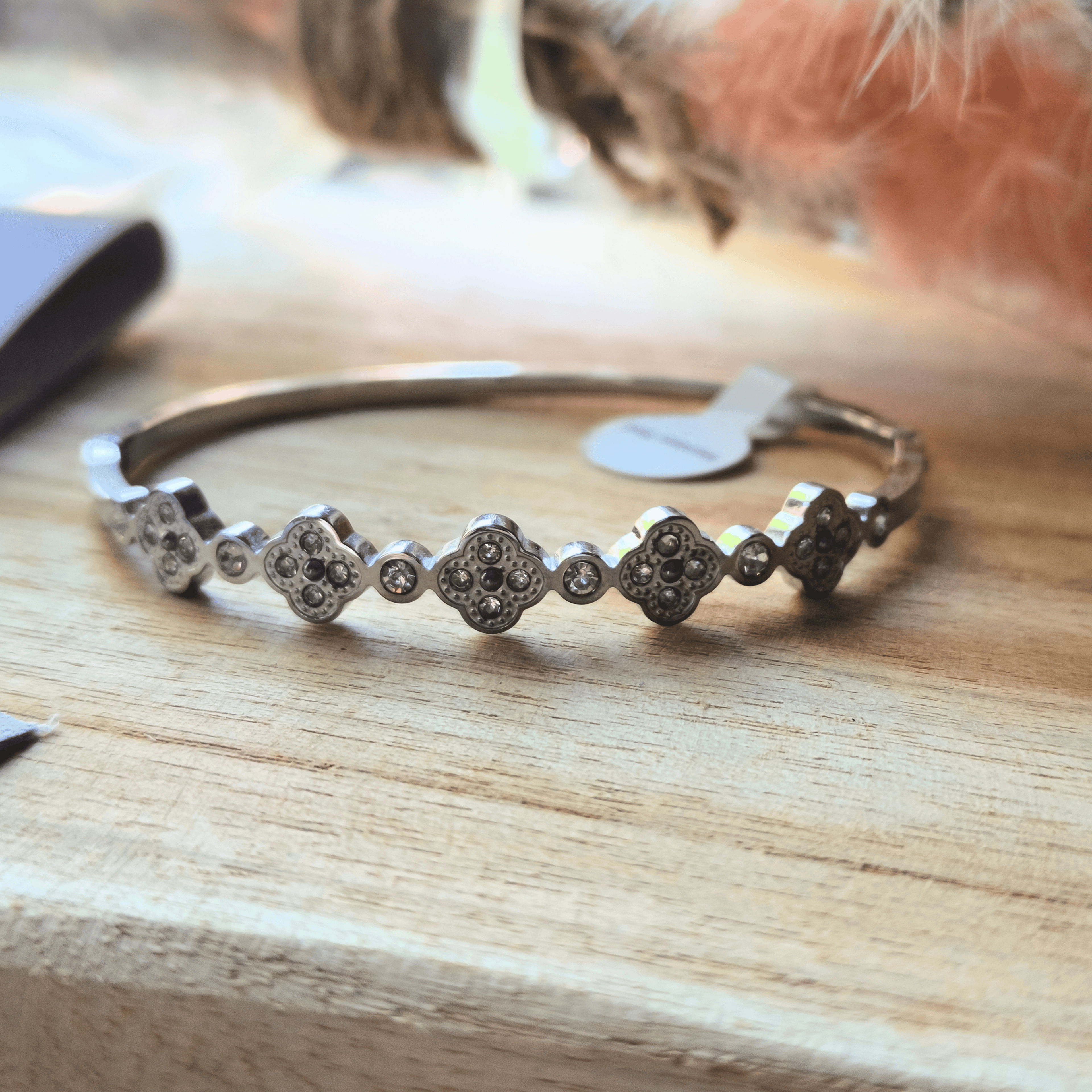 Bracelet jonc trèfles et zircons