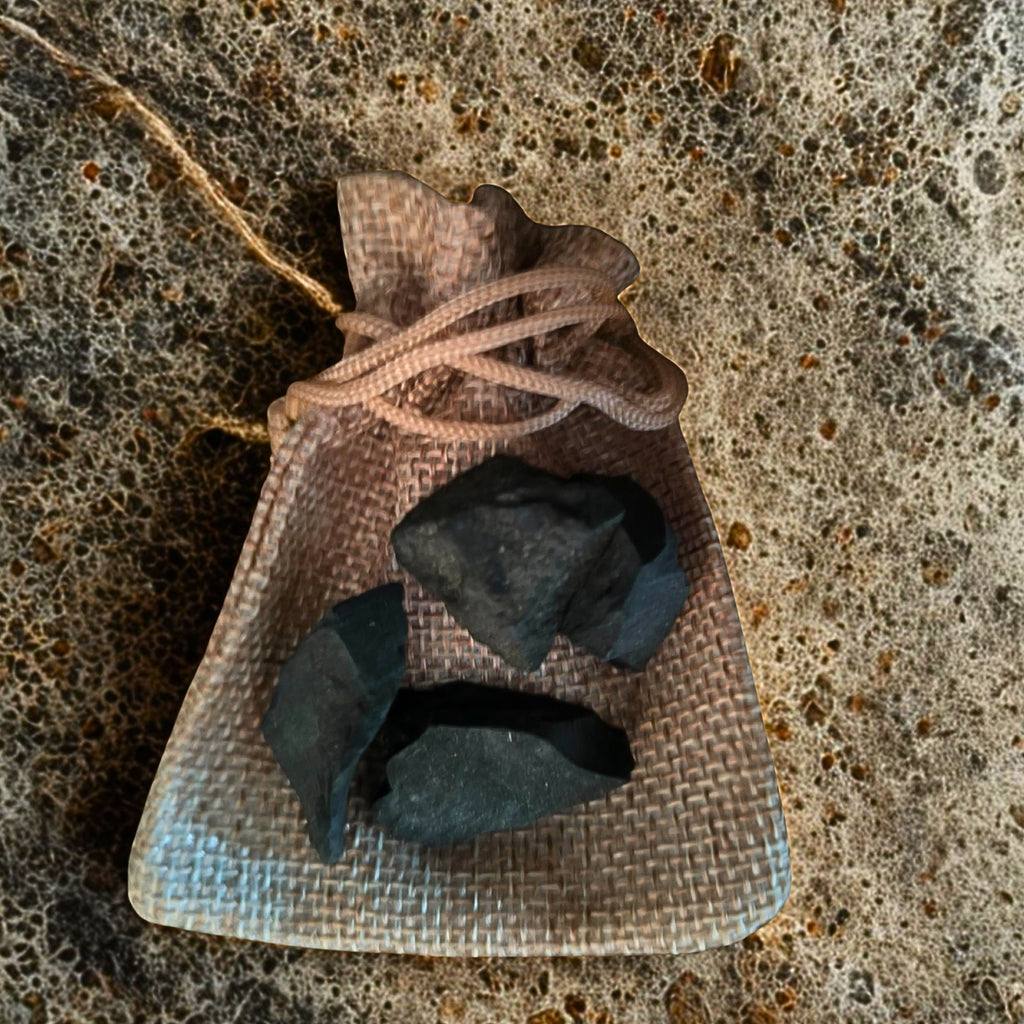 🌑 Pochon de Shungite brute – Protection, Énergie